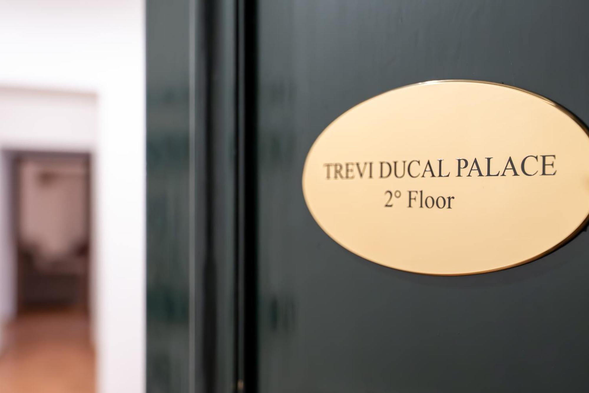 Trevi Ducal Palace ローマ エクステリア 写真